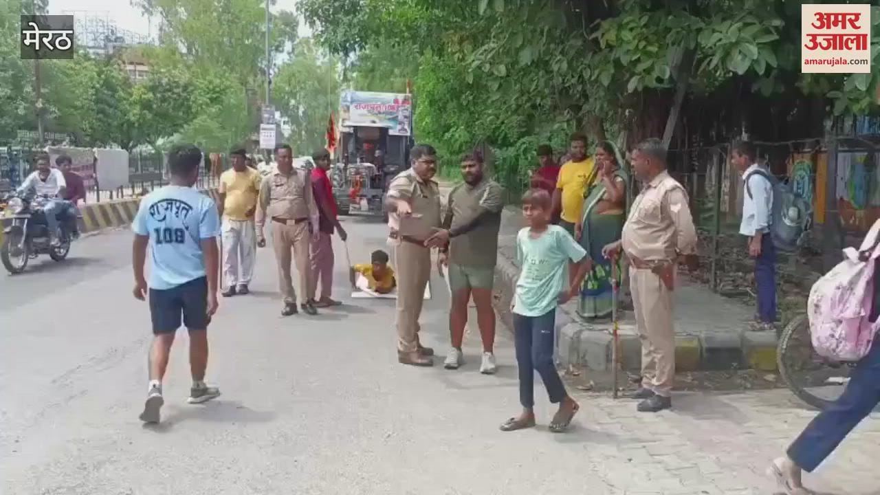 Meerut: All police station in-charges are also alert for the safety of Kanwariyas, they are taking out Kanwars responsibly