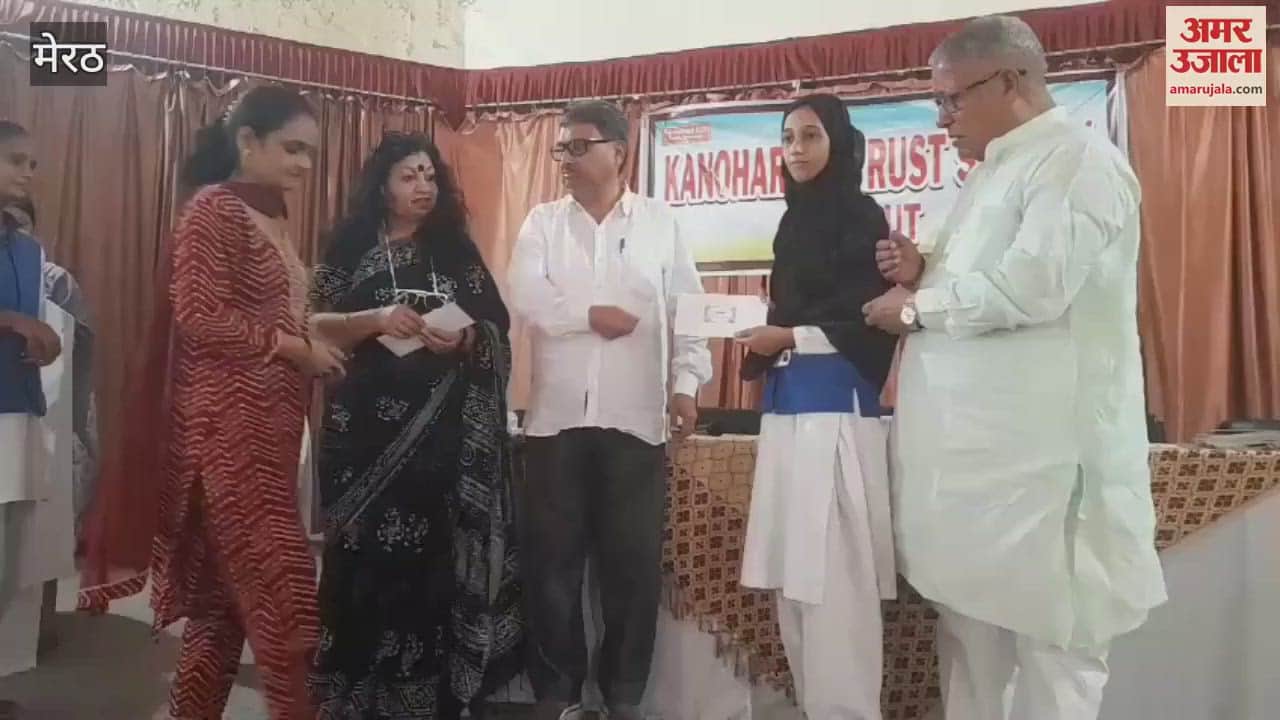 Meerut: Winners of essay competition organized at Kanohar Lal Postgraduate Women's College were honored