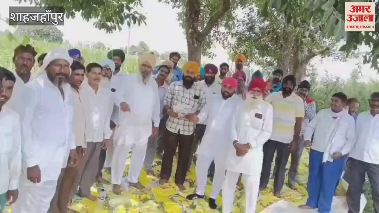 Farmers troubled due to low voltage sit-in protest at the power substation in Shahjahanpur