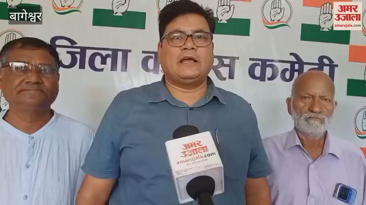 Congress distributed sweets on Karan Mahara birthday in bageshwar