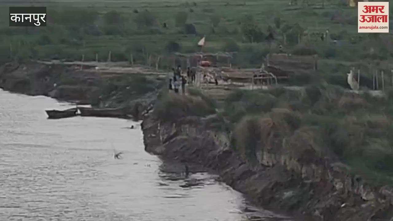 water level of the Ganga river is constantly rising, erosion has intensified at Chandan Ghat