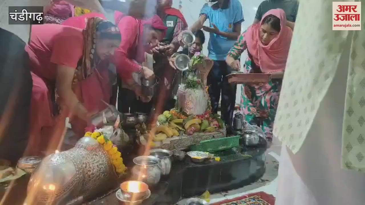 On the first Monday of Sawan, devotees gathered at the Triveni temple in Chandigarh