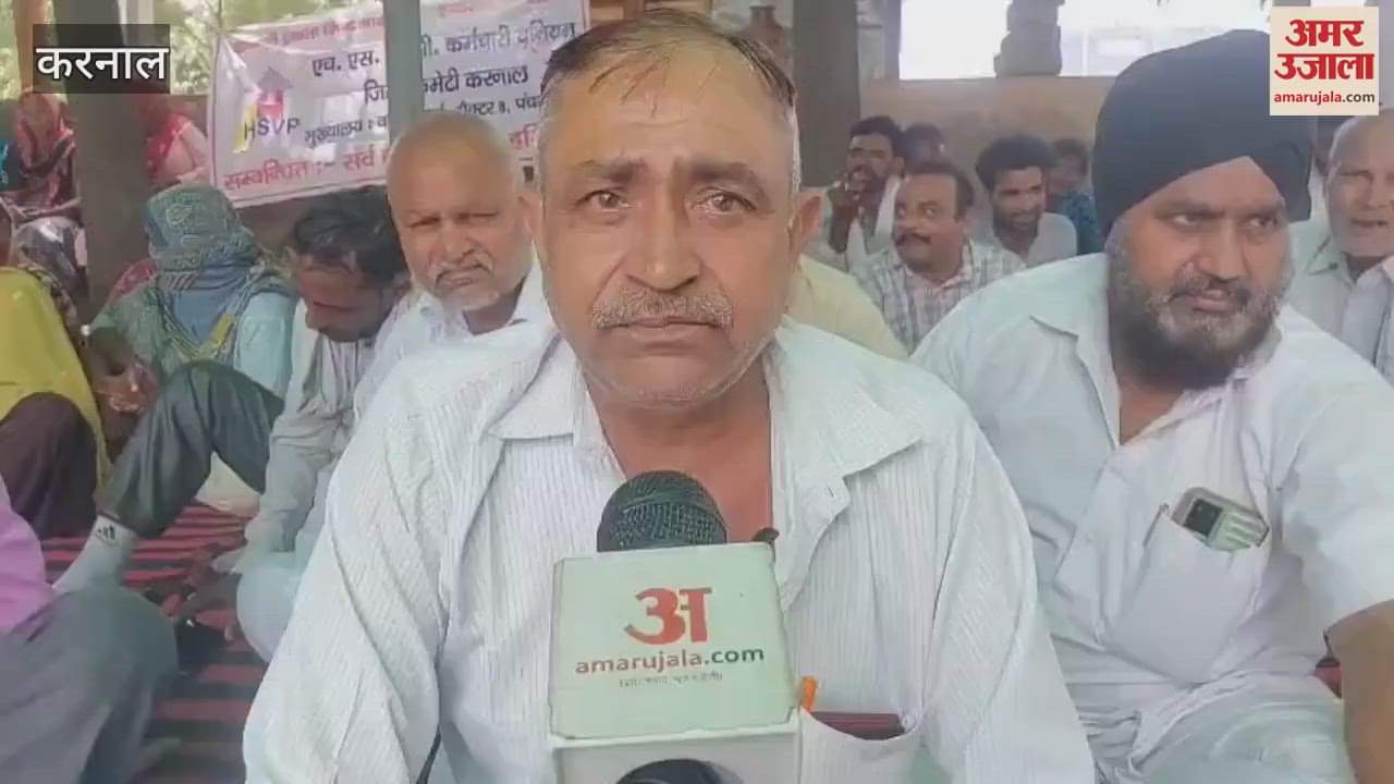 HSVP sanitation workers in Karnal staged a sit-in protest over non-payment of their salaries, pending for 2 months