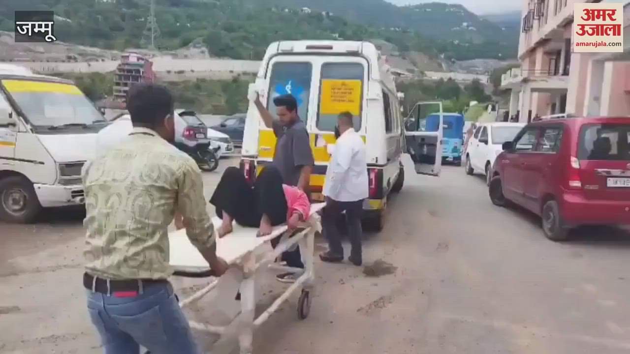 Major road accident near Chinani, four people injured in bus-truck collision