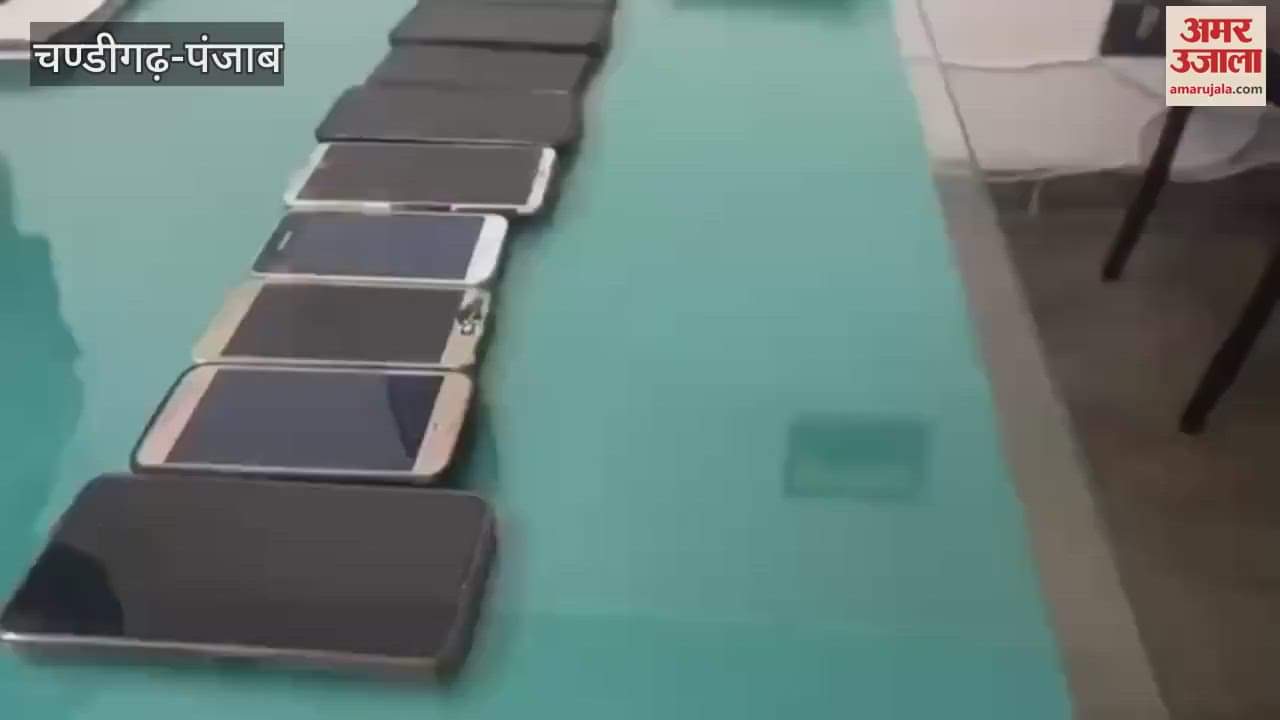 person arrested with 13 stolen mobiles and 96 thousand cash in Moga