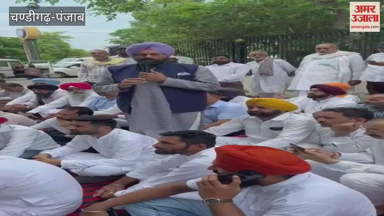 BJP protest in front of DC office in Firozepur against land pooling law
