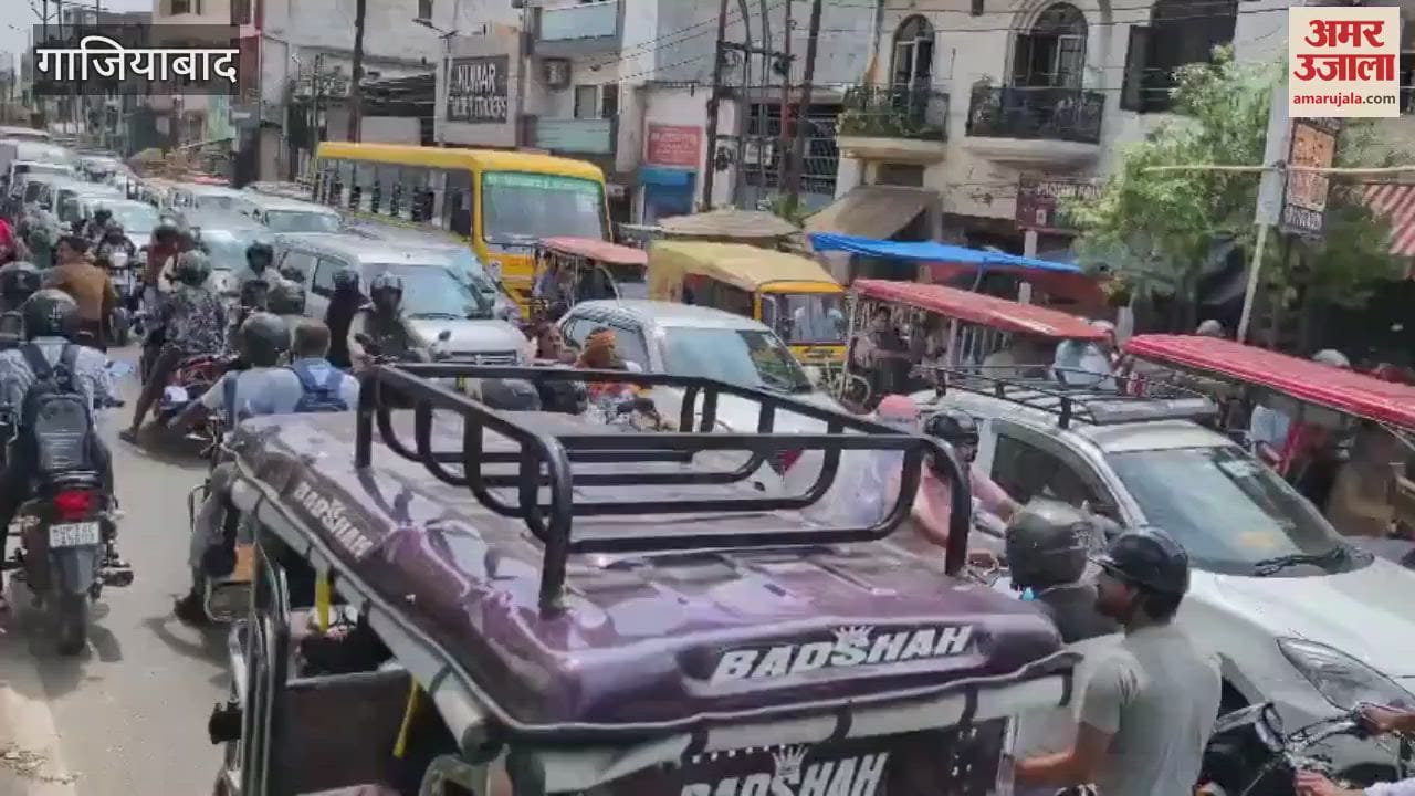 There was huge jam on Delhi Meerut road