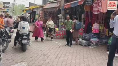 Strictness on wages of minors, Labor Commissioner raids shops