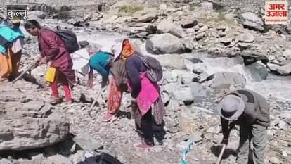 Lahaul and Spiti Youth and women's group beautified the Manimahesh trek