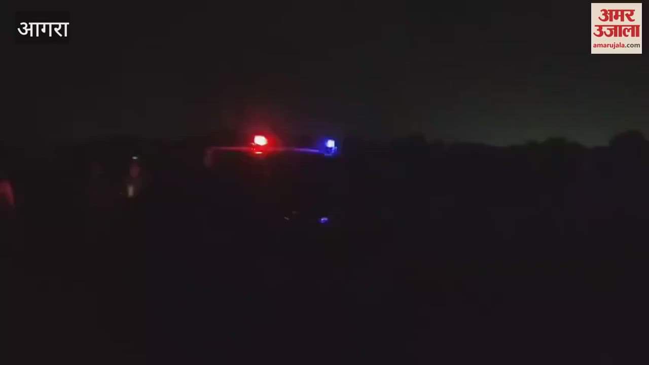 Bike riders looted salesman in agra