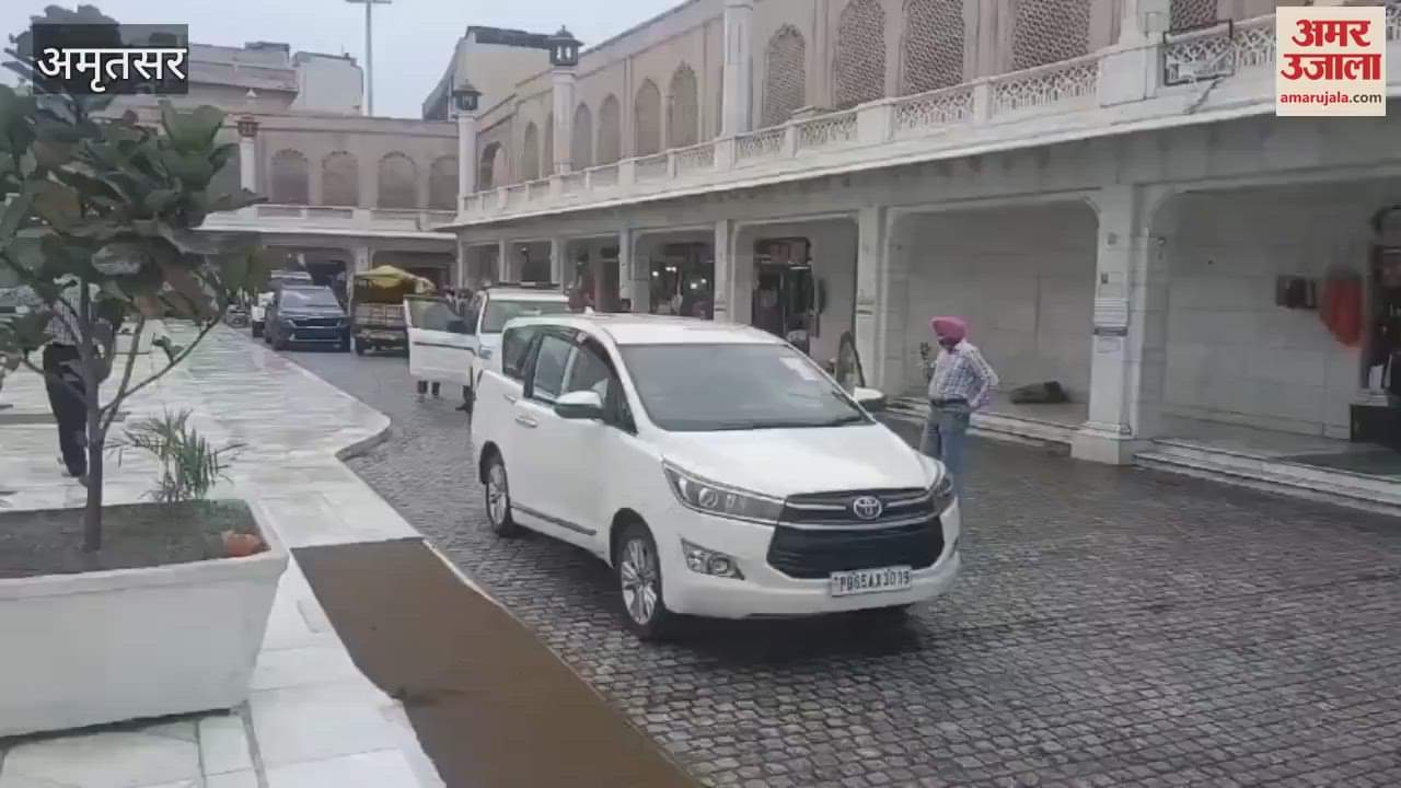 Chief Minister Bhagwant Mann's sister and daughter bowed their heads in Sri Harimandir Sahib