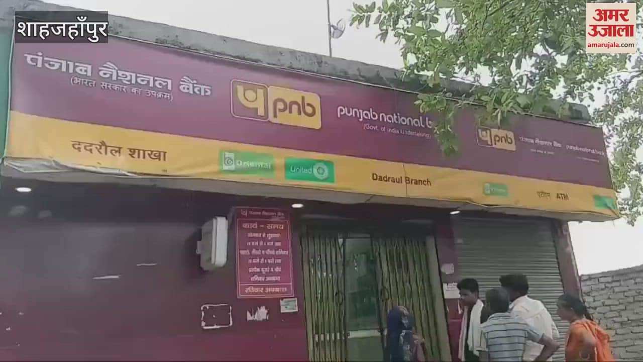 Police arrested three thieves who entered the bank to commit robbery in shahjahanpur