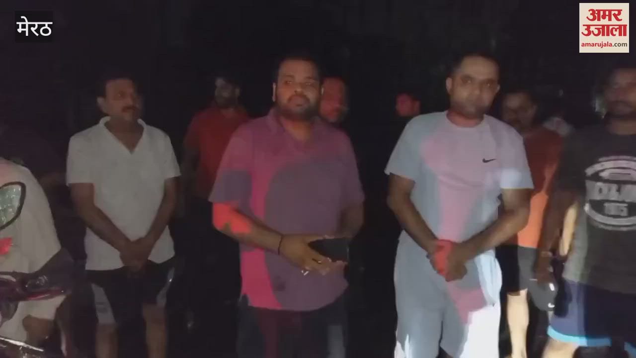 Meerut: Power went off in many areas of Roorkee Road, angry locals blocked the road, police controlled the situation