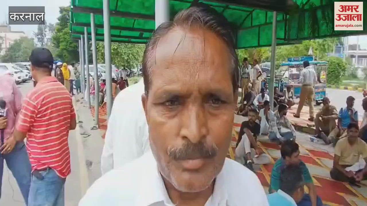 Strong demonstration by sanitation workers in Karnal, sit-in demanding salary and equal pay for equal work