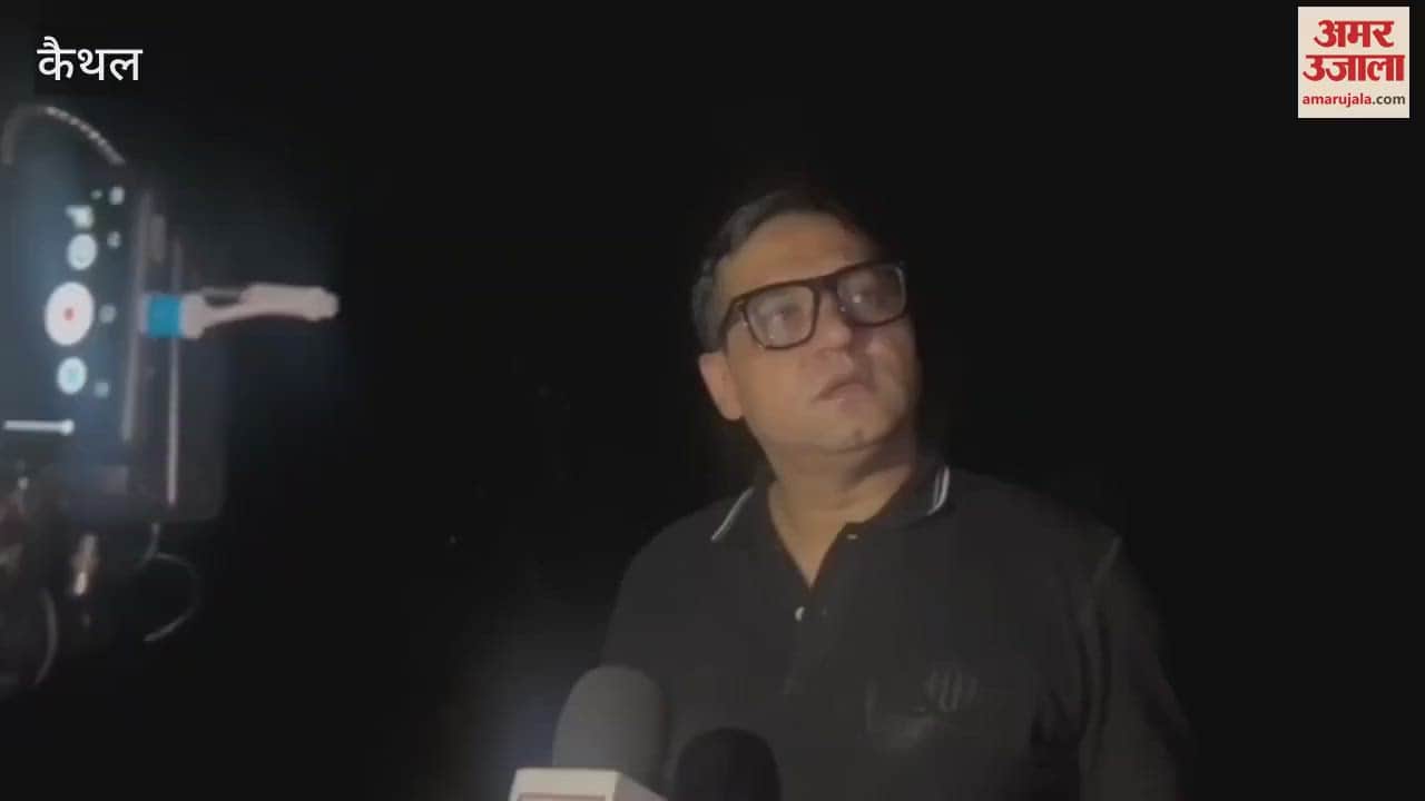 Samples were collected on the information of wheat stock being left open in the warehouse in Kaithal during rain, SDM inspected the Hafed warehouse