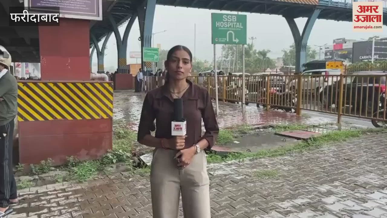 Heavy rain with strong winds in Faridabad