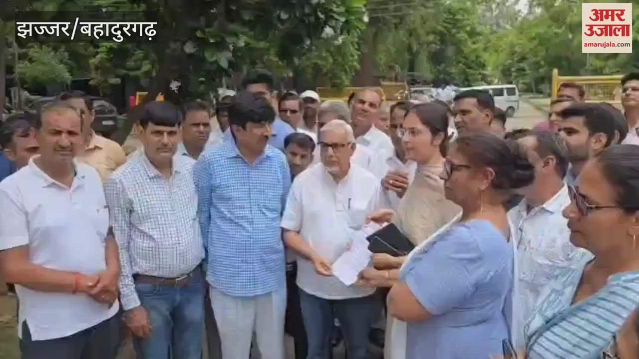 Private school operators protested against the murder of the principal of a private school in Hisar, Jhajjar