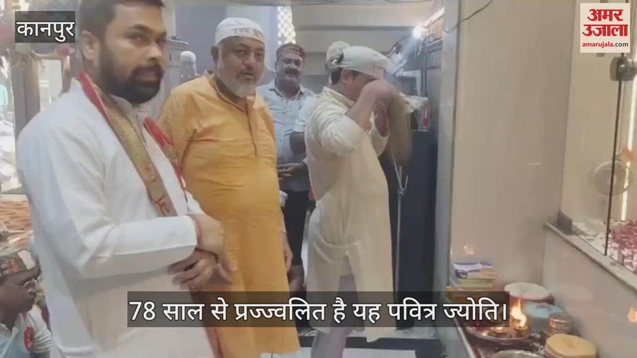 कानपुर में रामबाग के श्री झूलेलाल प्राचीन मंदिर में चालिहा महोत्सव पर अखंड ज्योति की आरती