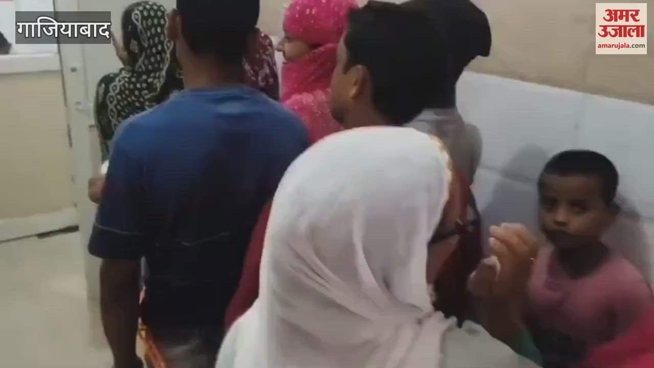 Long queue of patients in OPD of Ghaziabad's MMG Hospital