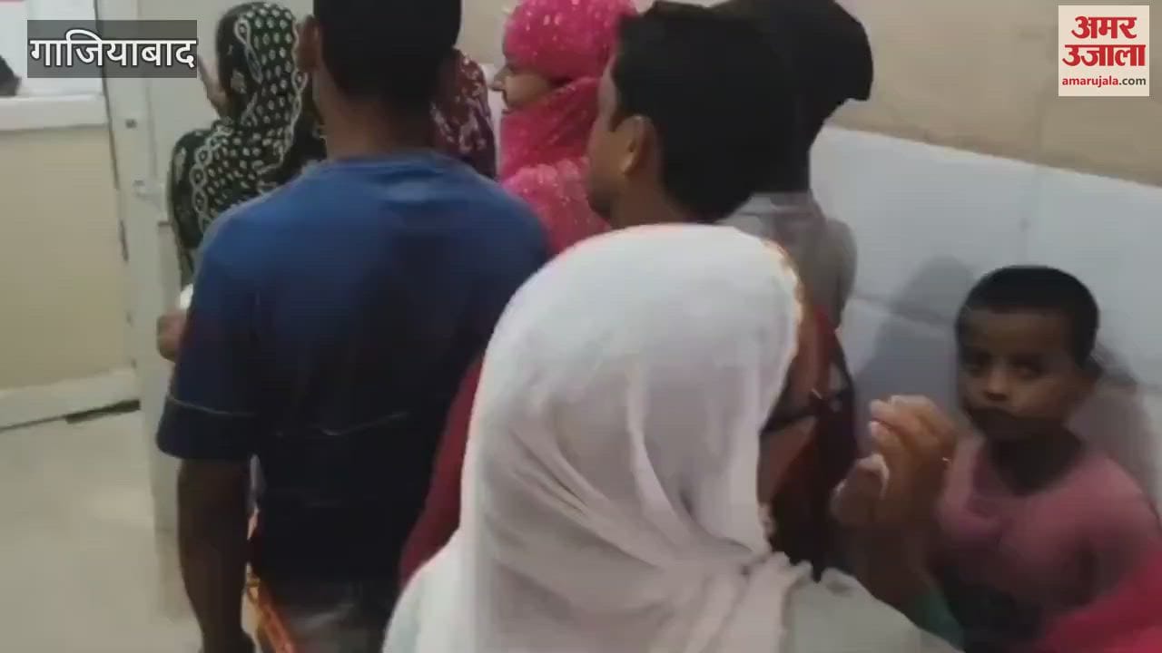 Long queue of patients in OPD of Ghaziabad's MMG Hospital