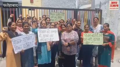 Private schools remained closed in protest against the murder of the principal in Ratia, Fatehabad, teachers protested by wearing black bands
