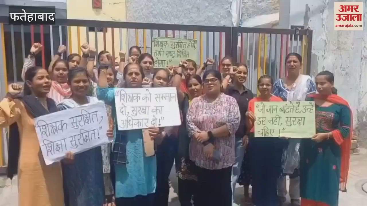 Private schools remained closed in protest against the murder of the principal in Ratia, Fatehabad, teachers protested by wearing black bands