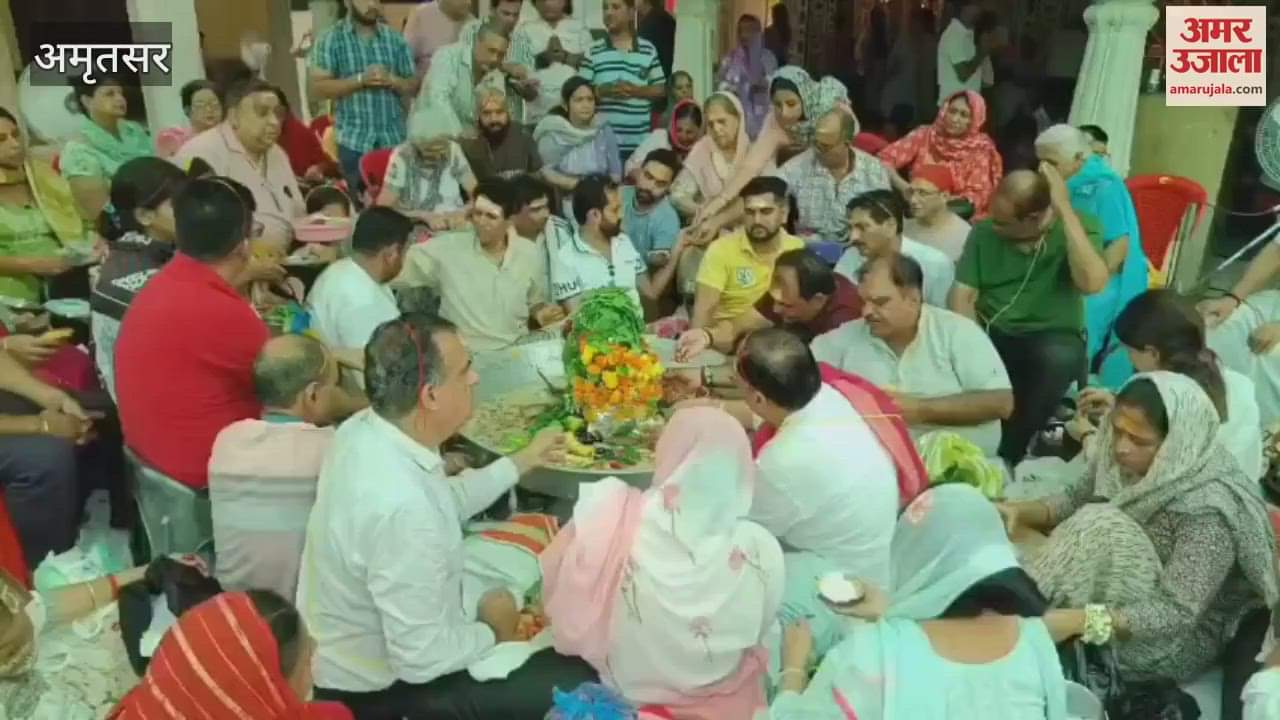 On the first Monday of Sawan, a huge crowd of devotees gathered at Shivala Bagh Bhaiya in Amritsar