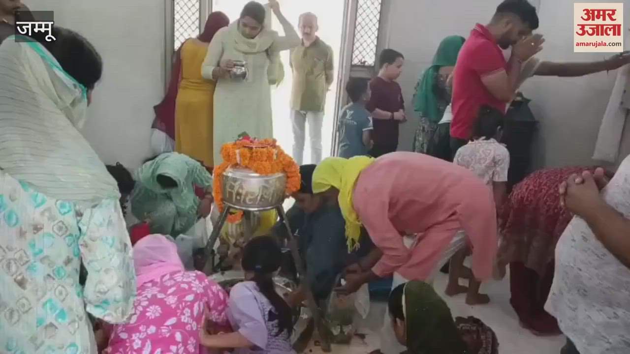 Shiv temple reverberated with the chanting of 'Har-Har Mahadev', long queues of devotees lined up