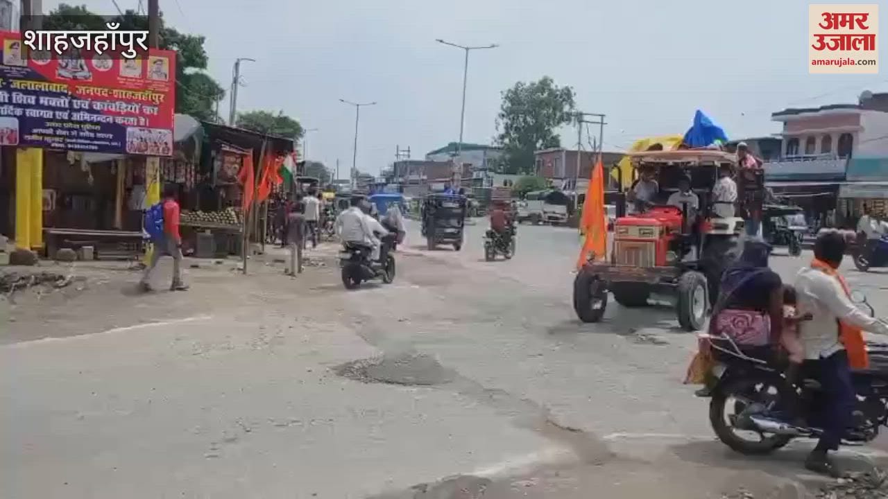 Kanwariyas came out with the chants of Har-Har-Bam-Bam