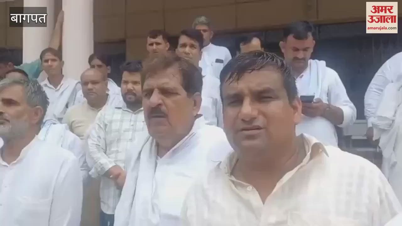 Baghpat: Pradhans demonstrated in the collectorate