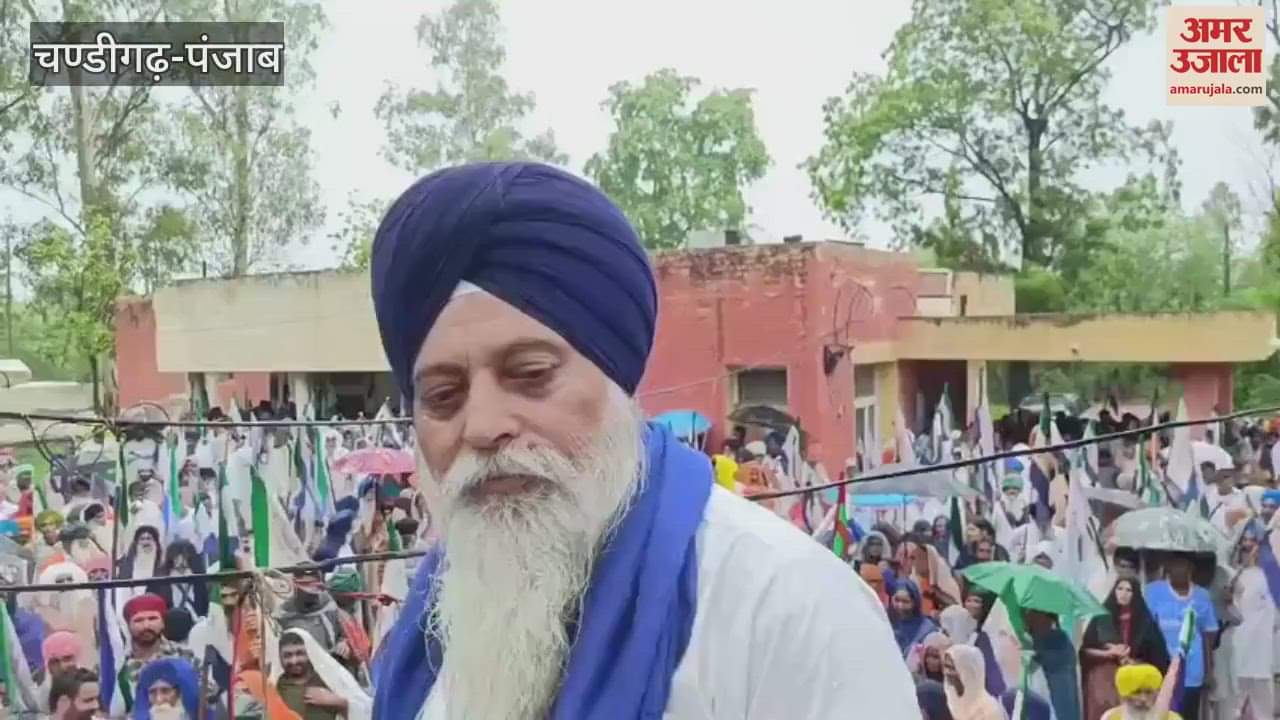 In Ferozepur, farmer groups staged a sit-in protest in front of the electricity department in the rain
