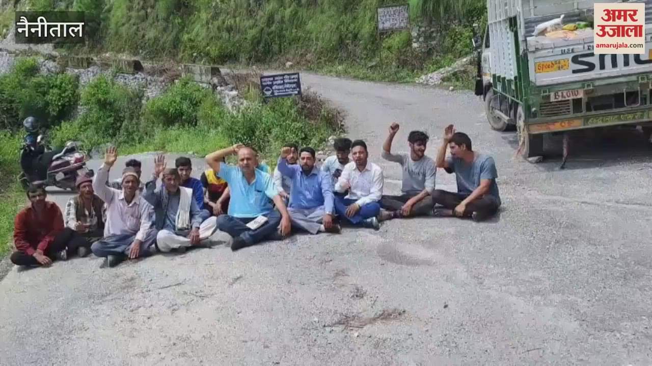 Villagers sit on dharna for bad road in bhimtal