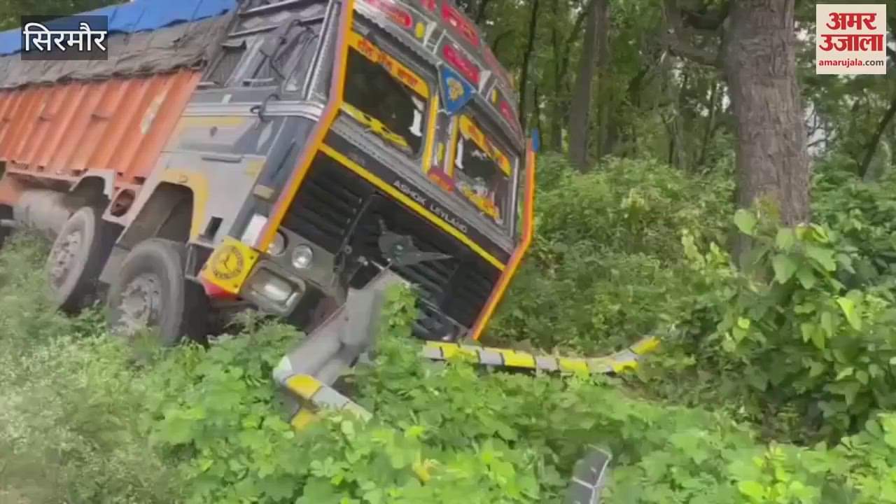 Sirmour Truck crashes in Dhaula Kuan driver suffers minor injuries