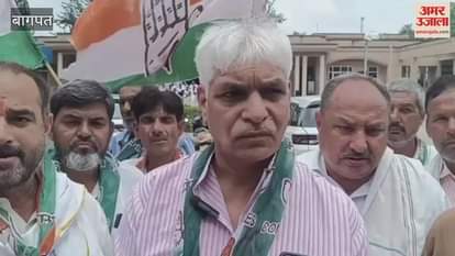 Baghpat: Congress workers angry over filing of case