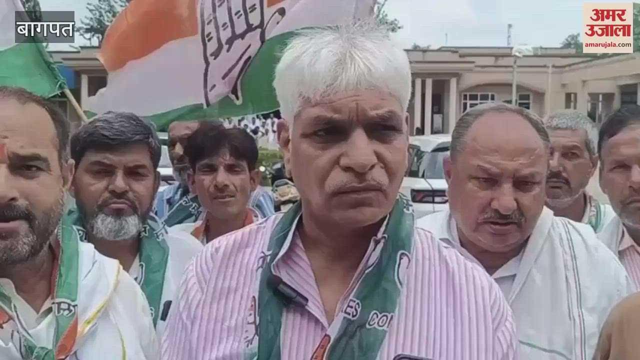 Baghpat: Congress workers angry over filing of case