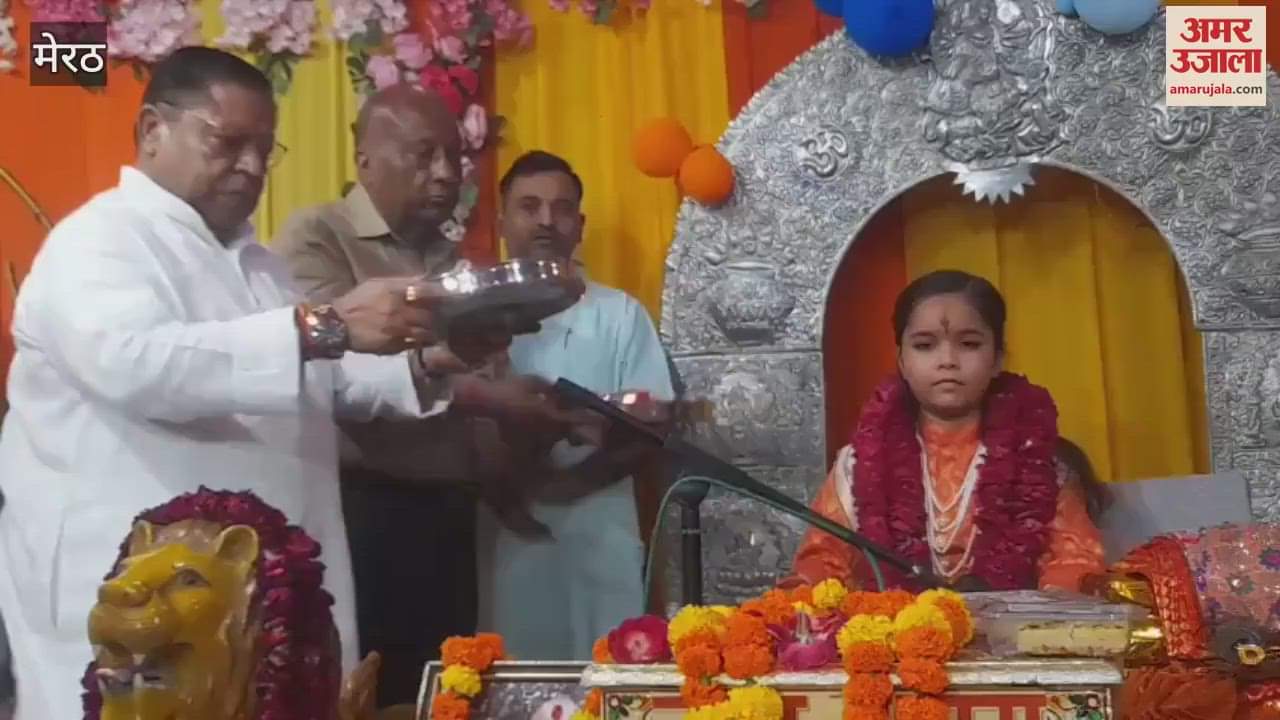 Meerut: Sunai Rama Katha after Aarti of Ramayana