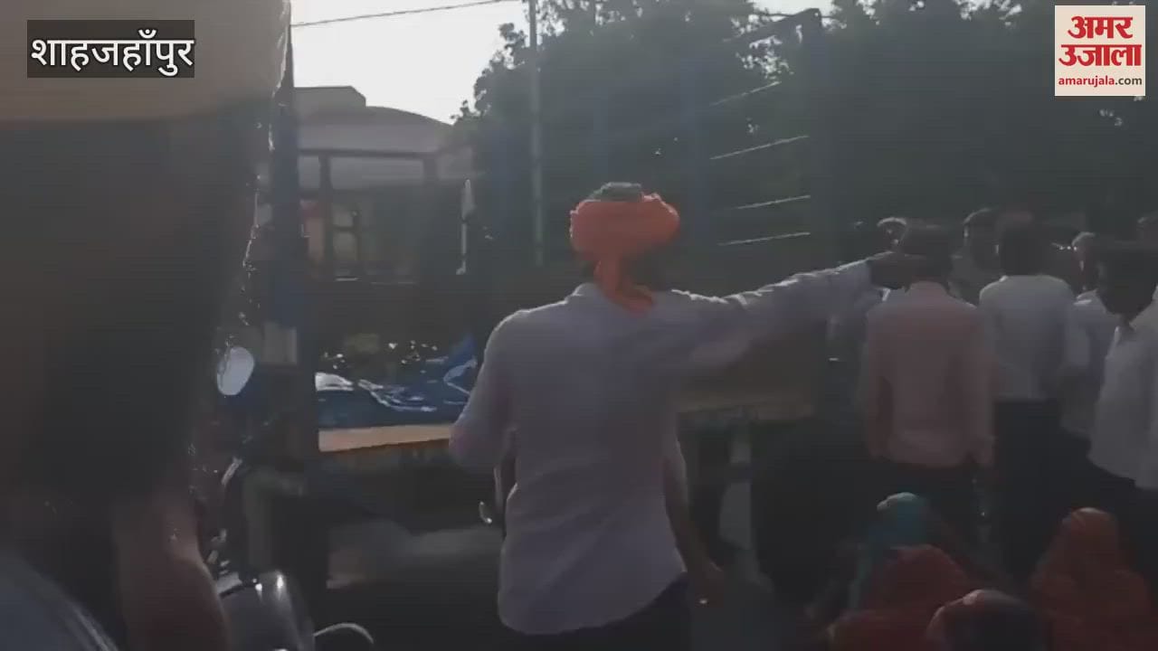 Family members got angry for not filing case under murder section in shahjahanpur