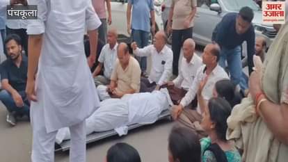 Married woman dies under suspicious circumstances in Panchkula, family members protest by placing her body on the road near the police station