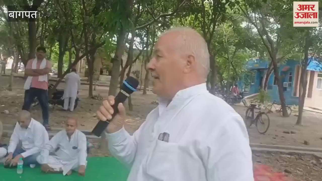 Baghpat: Demonstration by retired employees and pensioners association officials over various demands