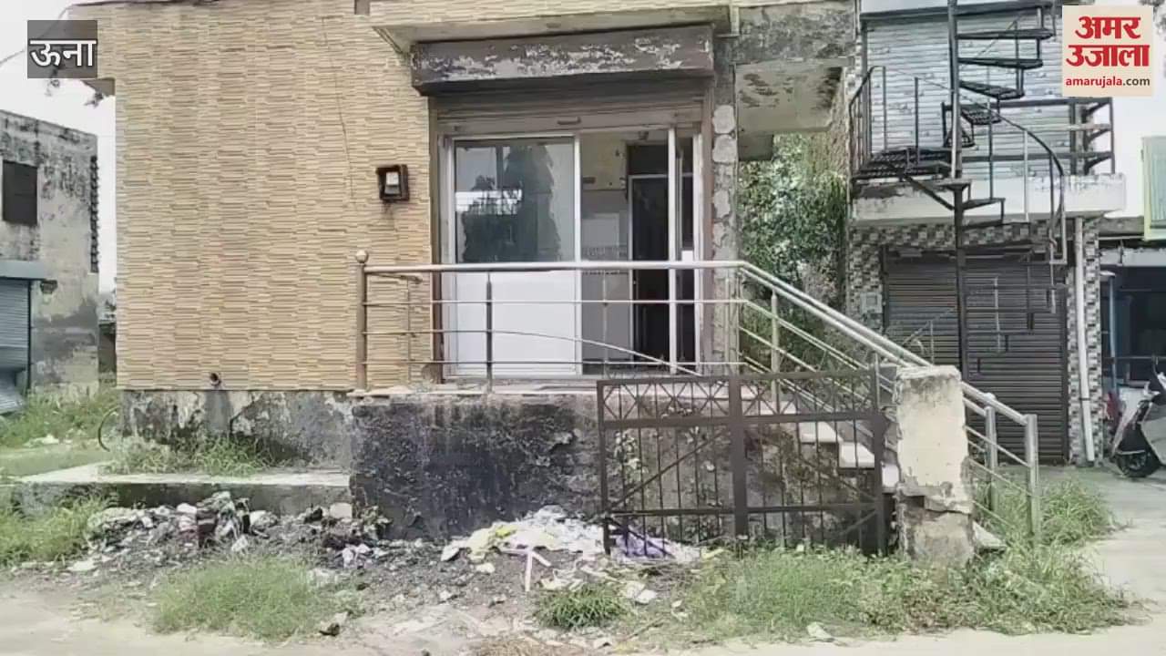 Una condition of Sulabh toilet in Nagar Panchayat Tahliwal market is bad