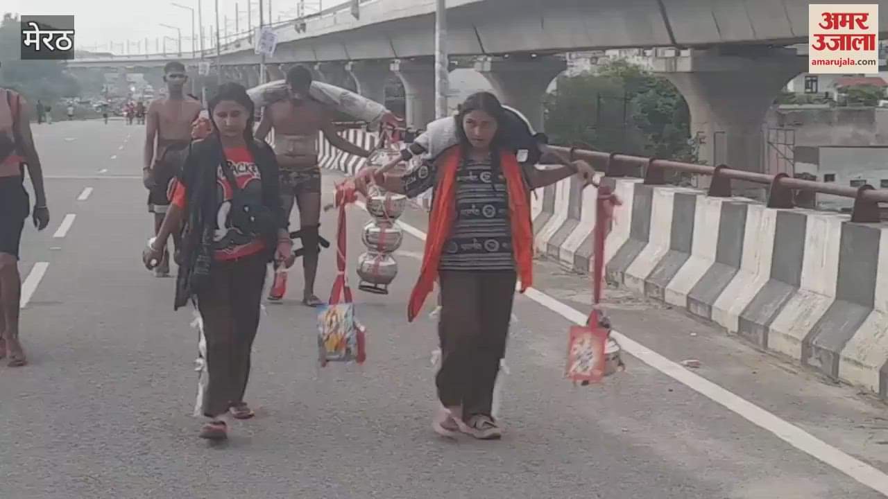 Meerut: Female Shiva devotee seen on the highway