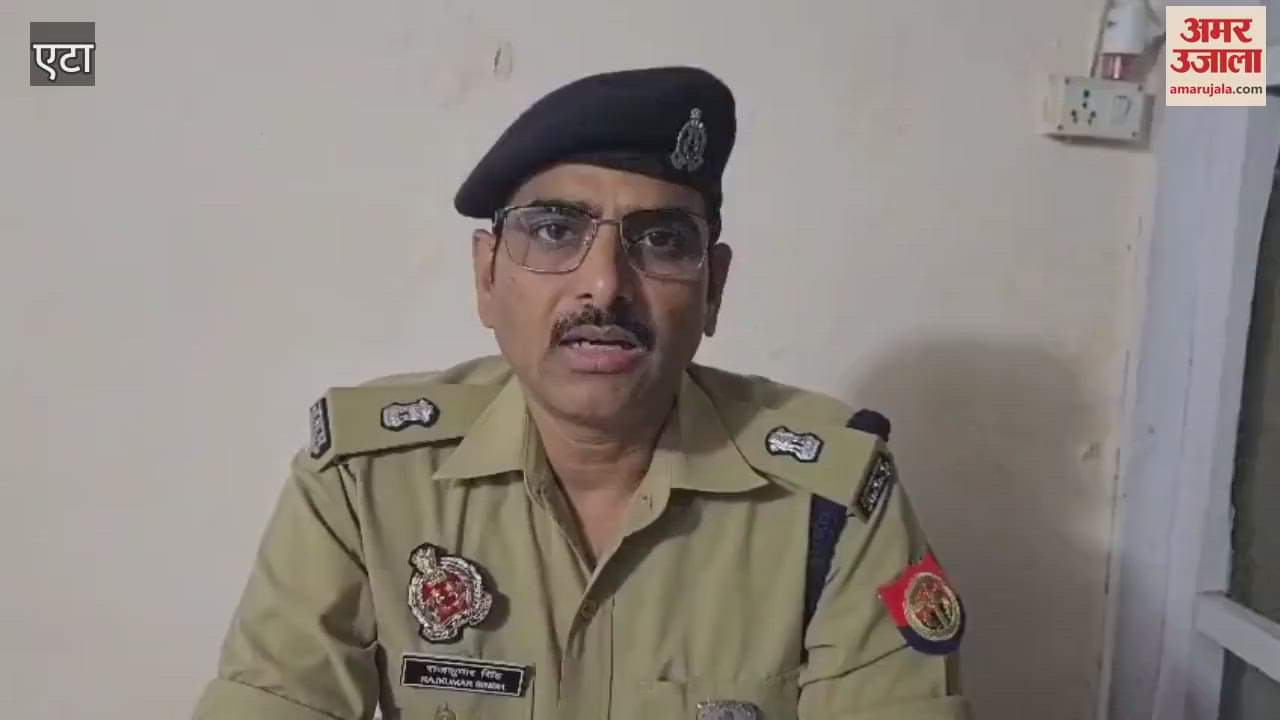 Video of bullying in Etah A young man who came out of the canteen was taken away in a car and beaten up