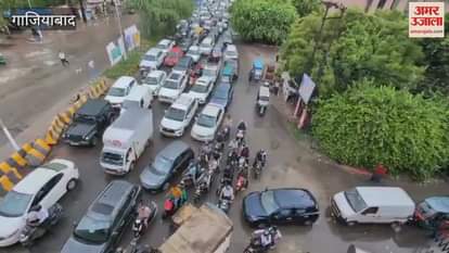 There was a jam from ALT flyover to Rajnagar Extension intersection in Ghaziabad