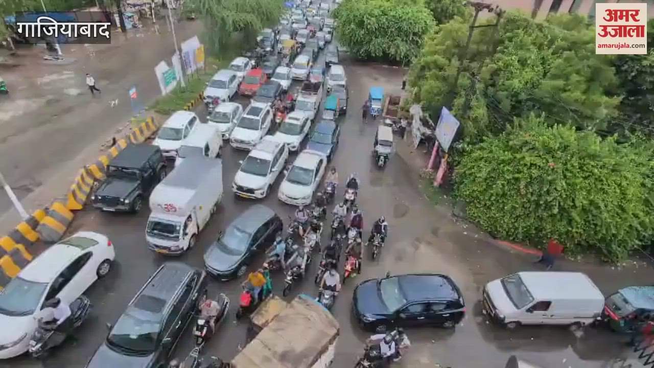 There was a jam from ALT flyover to Rajnagar Extension intersection in Ghaziabad