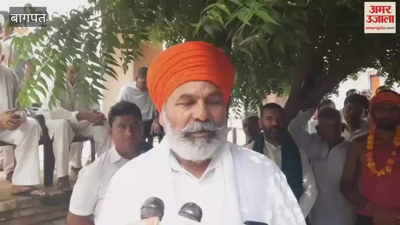 Kanwar with Posters of Chaudhary Charan Singh and Mahendra Singh Tikait Reaches Doghat, Welcomed by Rakesh Tikait
