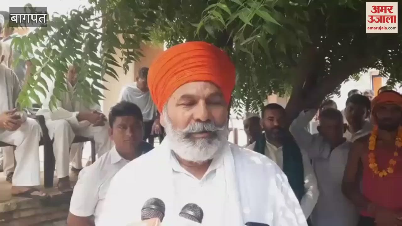 Kanwar with Posters of Chaudhary Charan Singh and Mahendra Singh Tikait Reaches Doghat, Welcomed by Rakesh Tikait