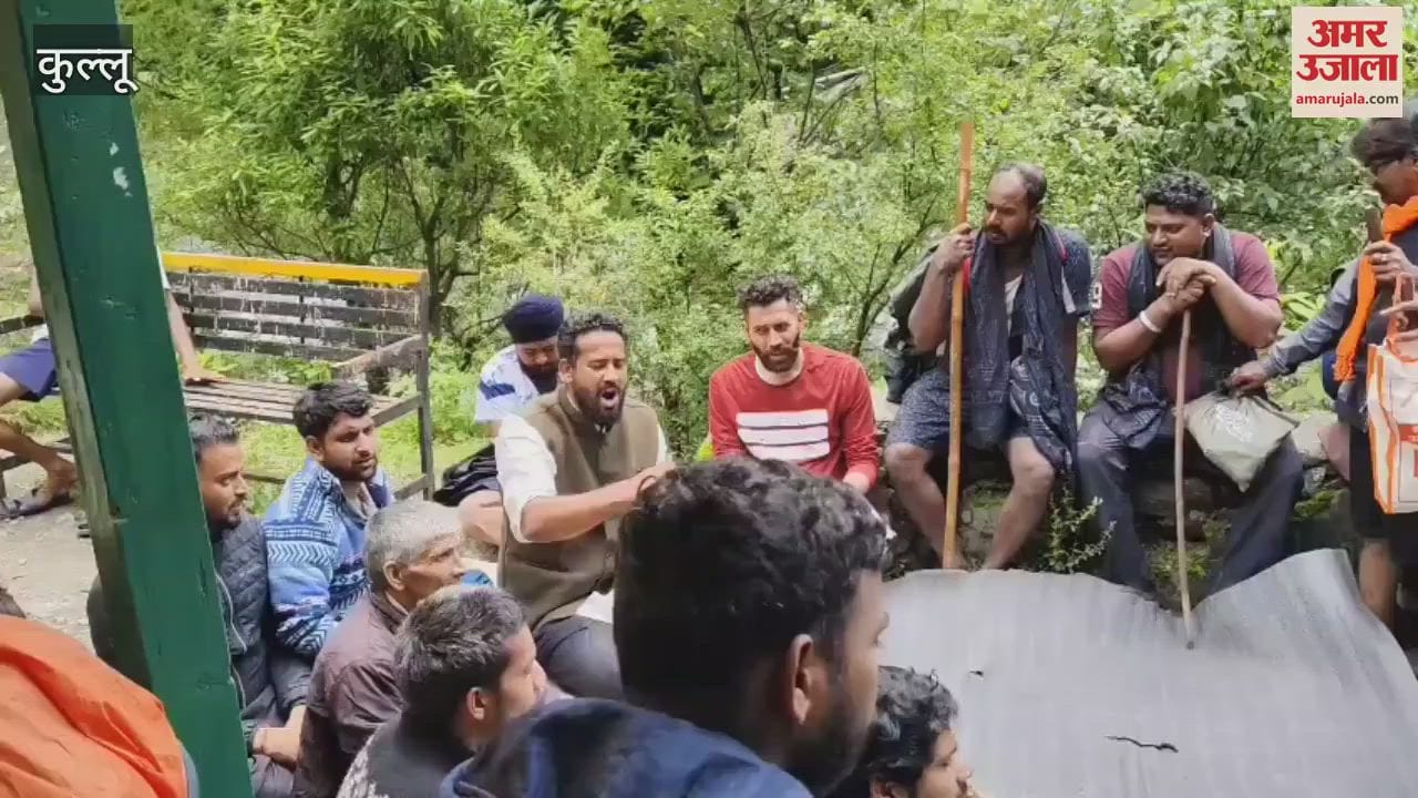 Kullu Shrikhand regional organization Chail Juagi roared in base camp Singhagad on the matter of death of devotee