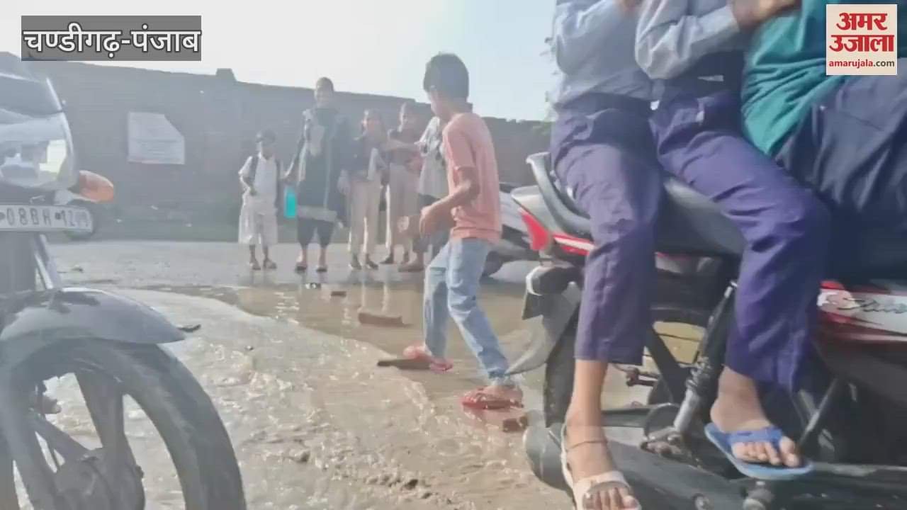 Sewer water filled in front of government school in Jalalabad, children and teachers troubled by open sewerage holes