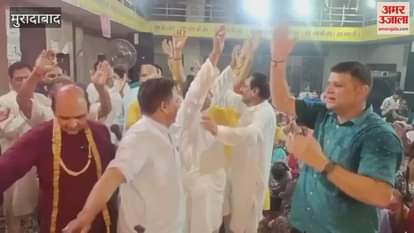 Devotees danced to the tune of bhajans, Shri Radha Madhav Sankirtan Mandal organized the program