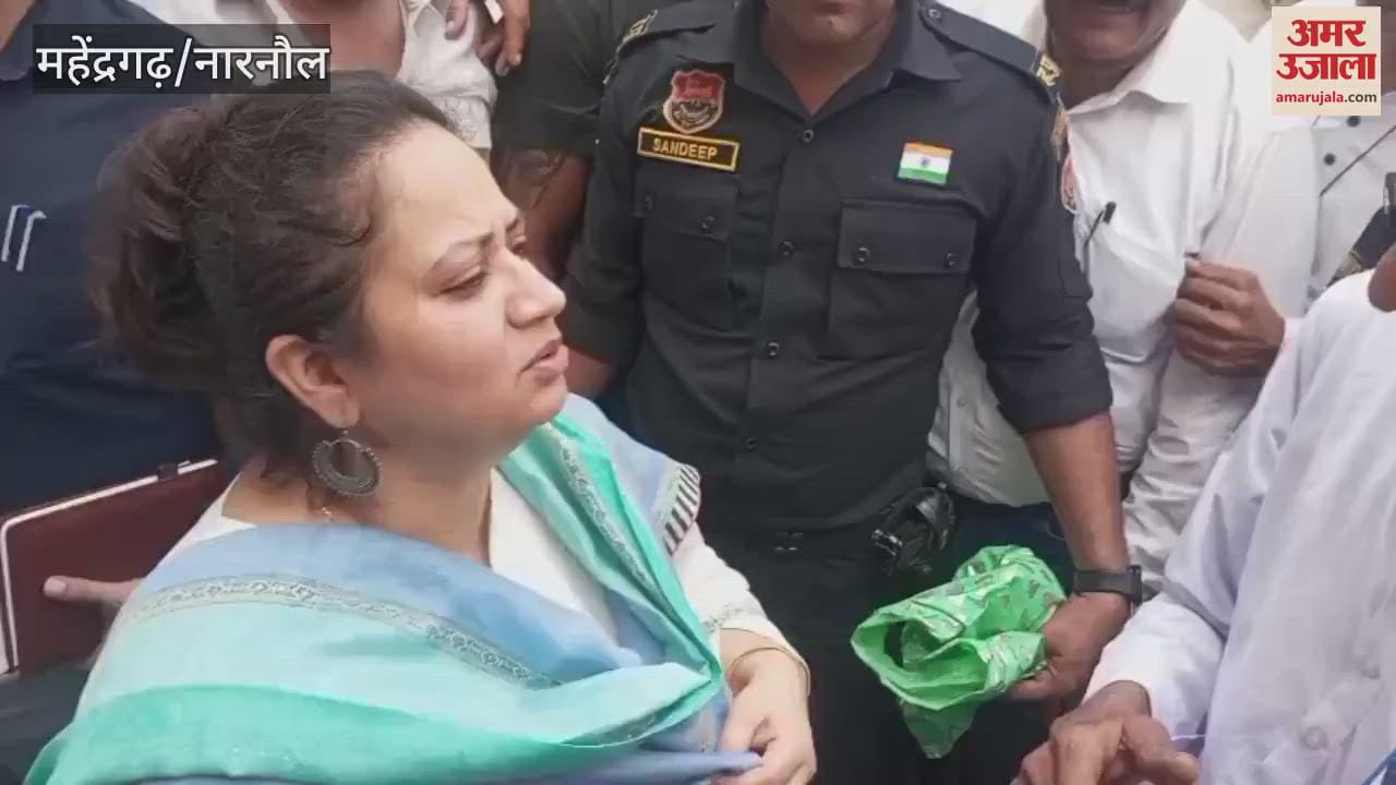 Health Minister reached the ongoing protest for naming Koreavas Medical College in Narnaul, listened to the villagers